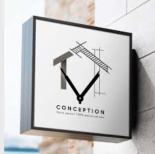 Conception Maison : Logo Architecture & Personnalisation Enseigne carrée de Conception, logo stylisé mêlant maison, équerre d'architecte et aiguilles d'horloge. Texte : CONCEPTION Votre maison 100% personnalisée.